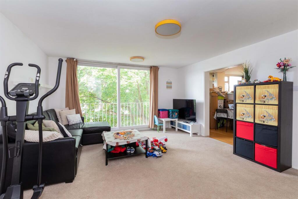 Apartment in Slough, Windsor and Maidenhead - View 5