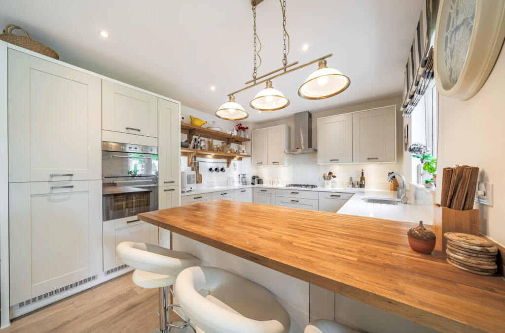 Coral Close, Swindon, SN25 photo 4