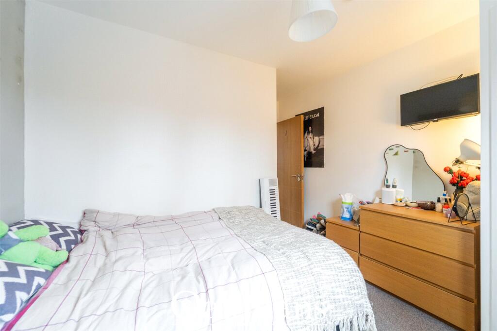6 bedroom house for rent