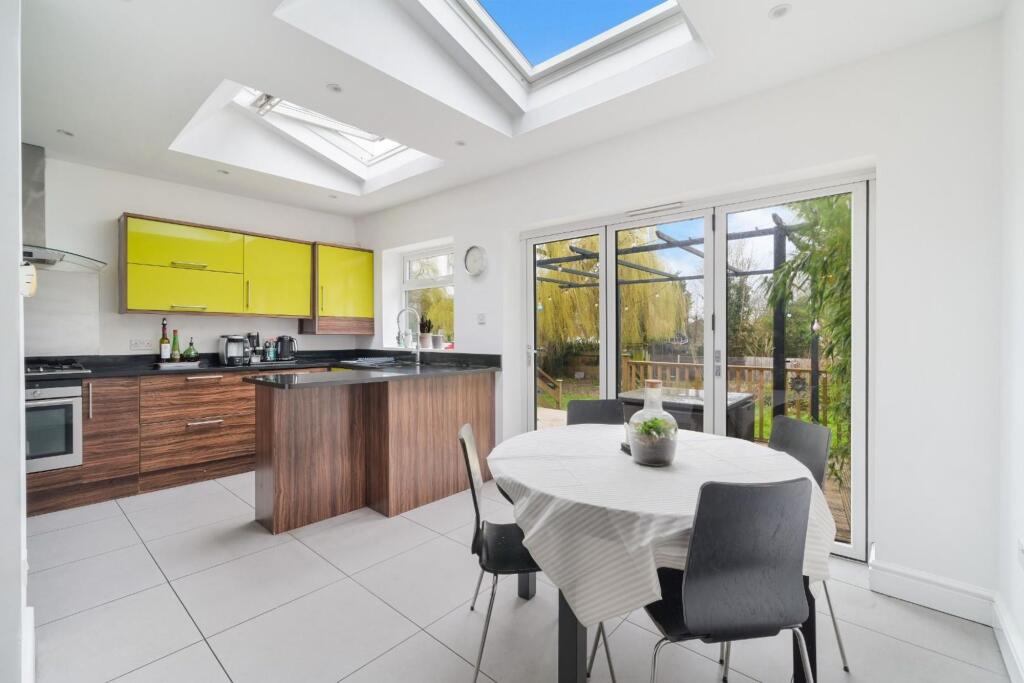 House in Epsom and Ewell, Cuddington, Stoneleigh - View 2