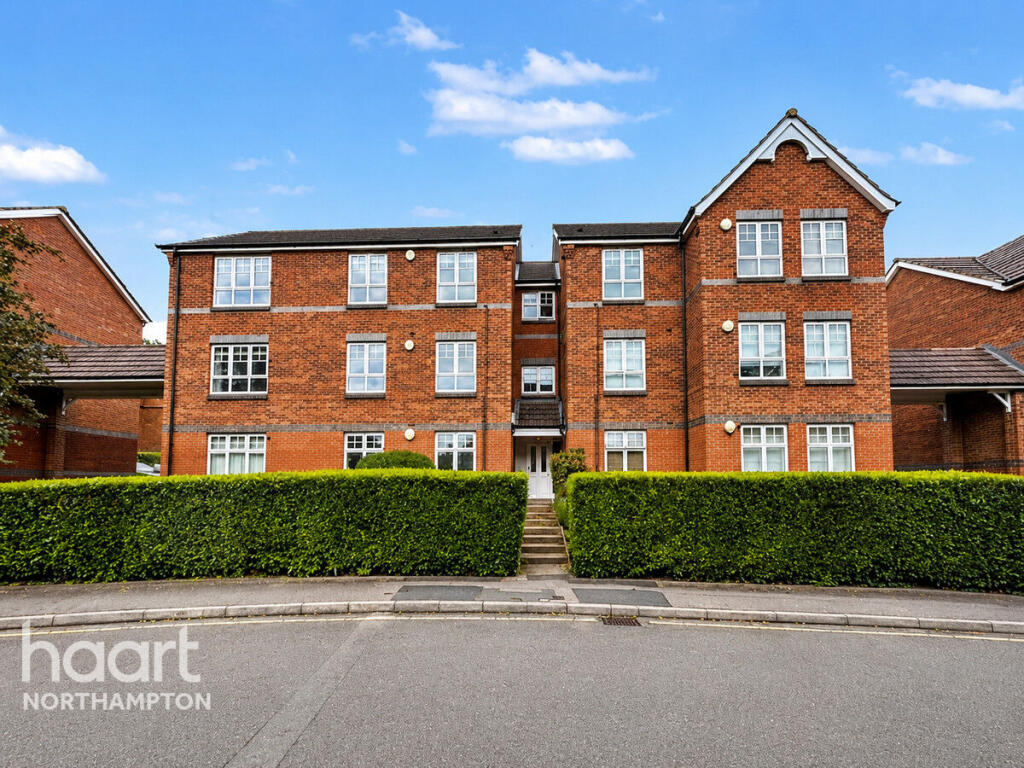 2-bed flat on The Nurseries, Northampton, £150,000