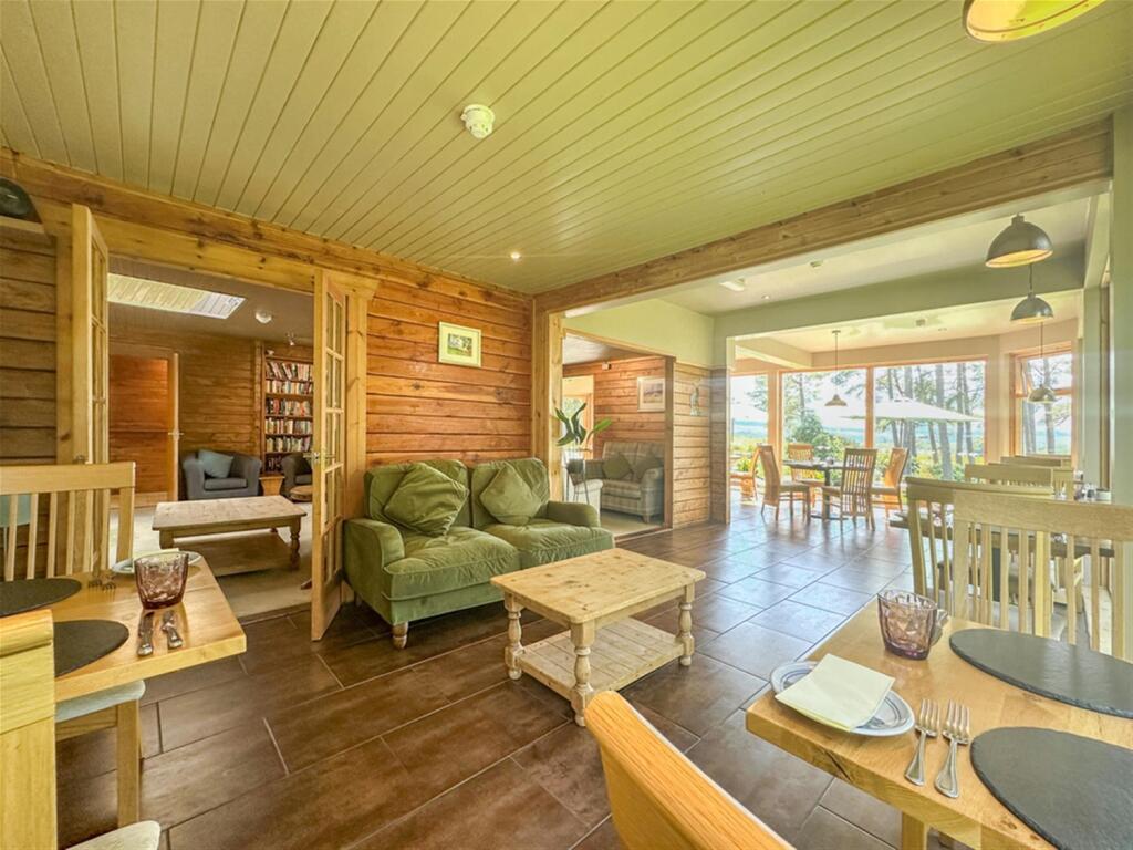 House in Perth - View 5