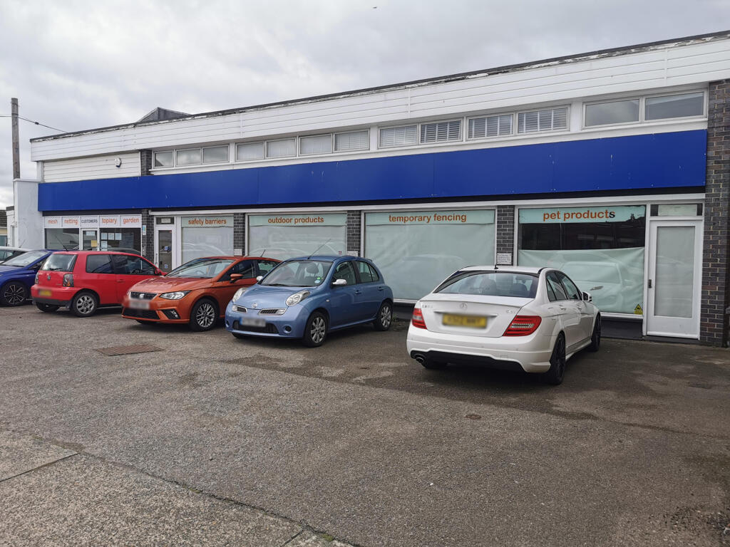 Main image of property: 27-31 Caister Road, Great Yarmouth, Norfolk, NR30 4DA