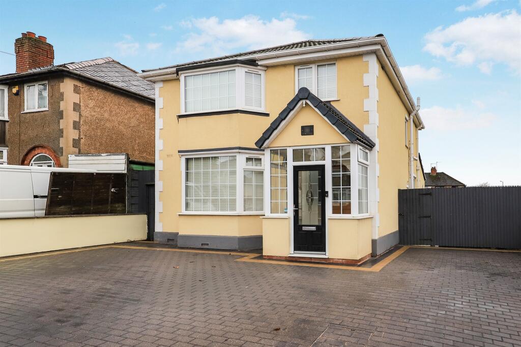 3-bed detached on Moreton Road, Bushbury, Wolverhampton, £325,000
