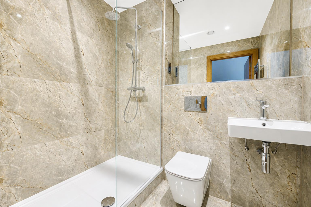 Apartment in Hart, Church Crookham, Fleet - View 3