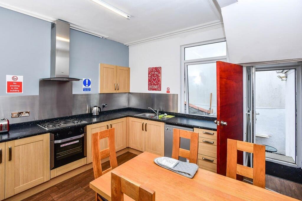 House in Plymouth - View 4