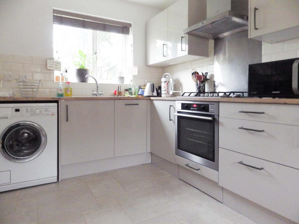Apartment in Wiltshire, Haydon Wick - View 3