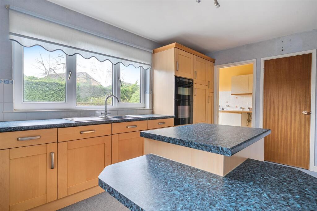 Church Road, Derry Hill, Calne photo 5