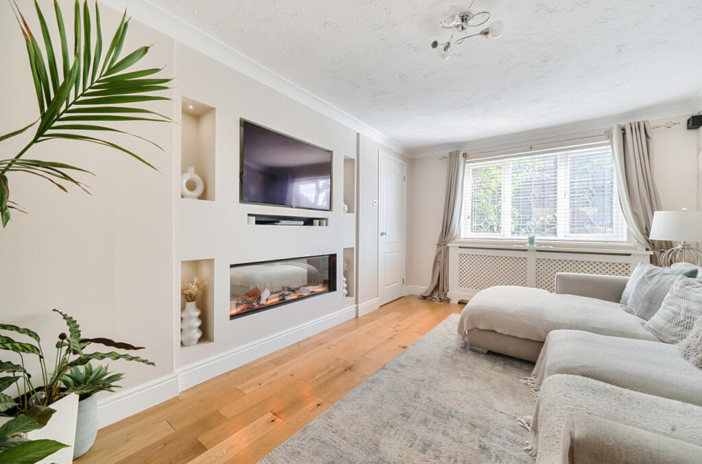 House in Binfield, Temple Park - View 5