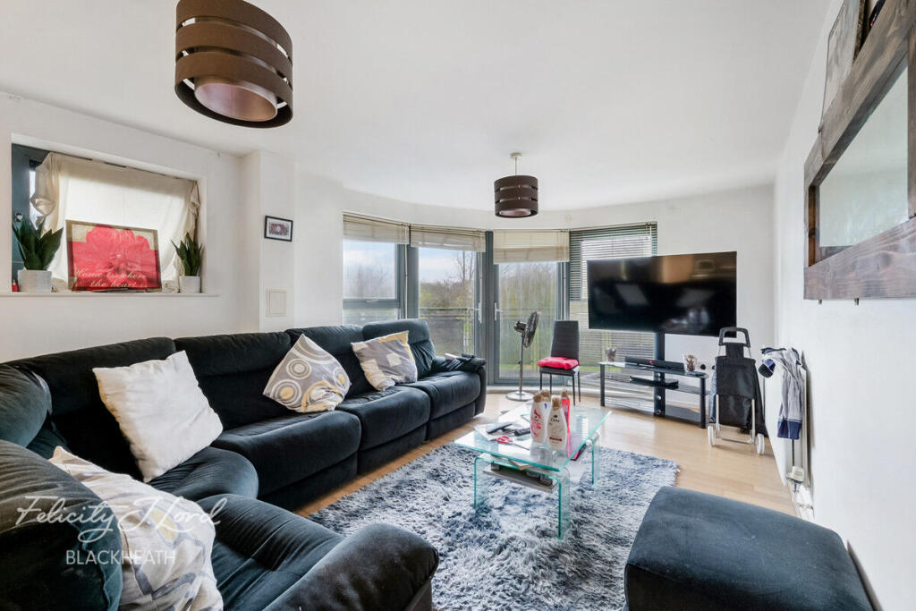 2-bed apartment on Berber Parade, LONDON, £275,000