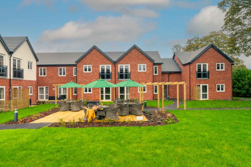 Apartment in Chester, Ellesmere Port - View 5