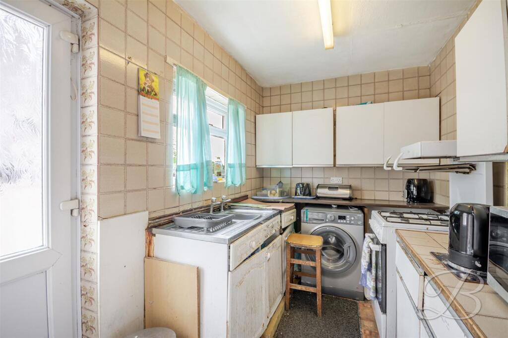 House in Mansfield, Ladybrook - More
