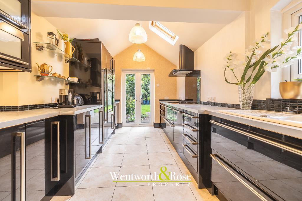 House in Birmingham, West Midlands - More