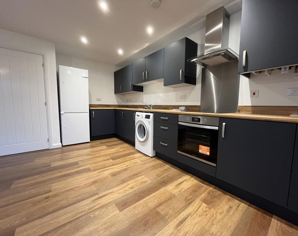Apartment in Gloucester - View 4