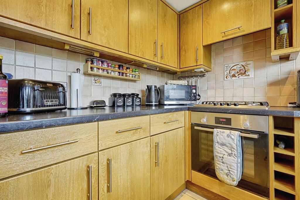 House in Halifax - View 4