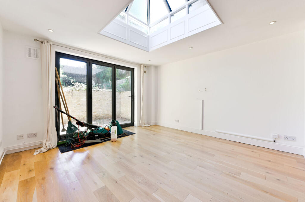 Apartment in London, Shepherd's Bush - View 5