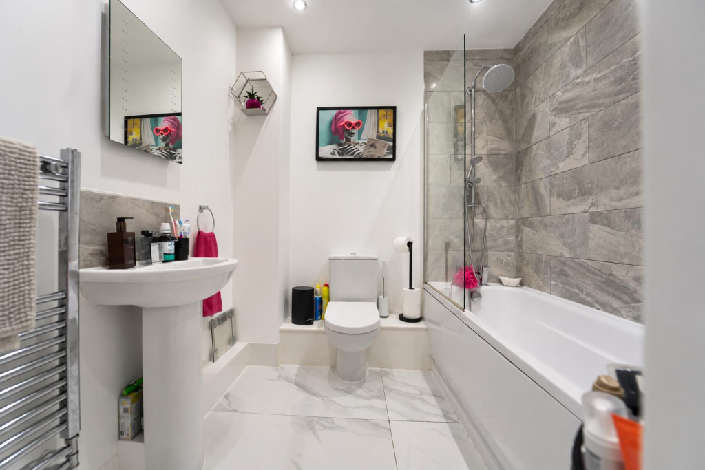 Apartment in Salford, Greater Manchester - View 4