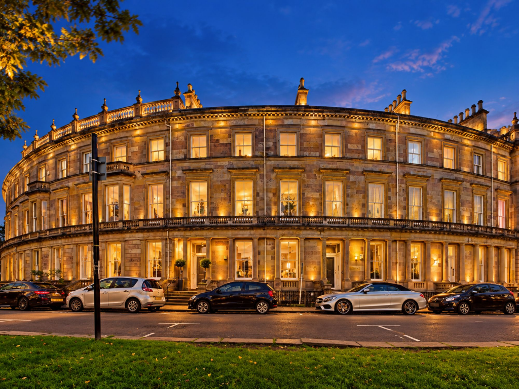 2-bed flat on Crown Circus, Glasgow, G12, £399,000