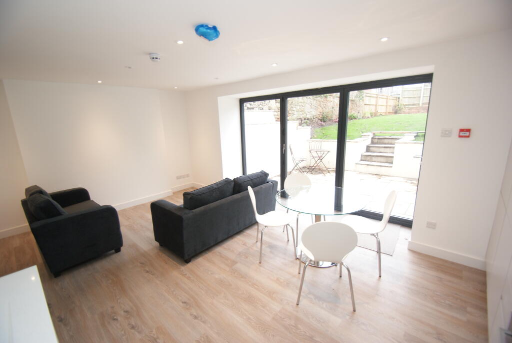 Apartment in Bristol - View 3