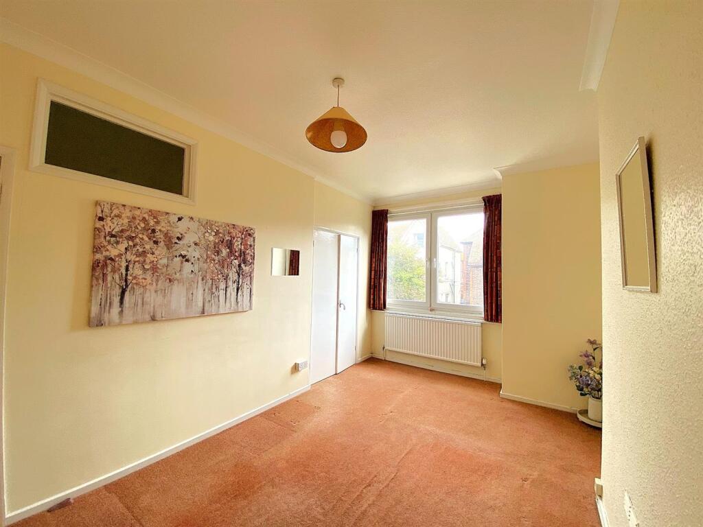 Apartment in Bexhill-on-Sea, Central - More