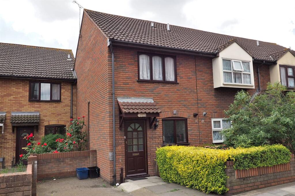 Main image of property: New North Road, Hainault, IG6