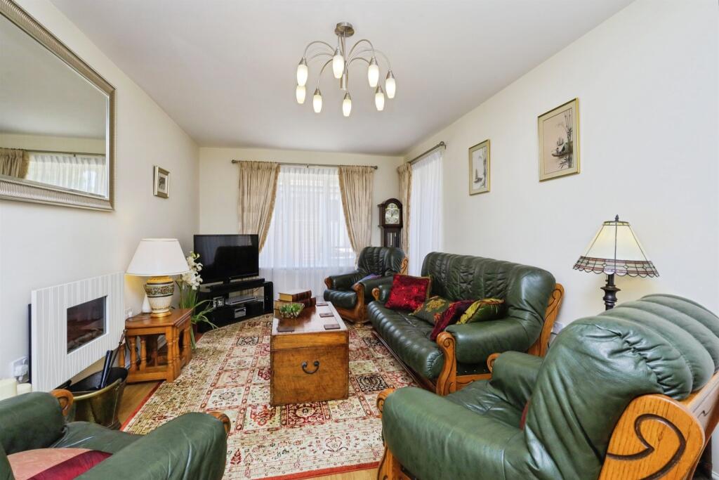 House in Wealden, Roebuck Park, Hellingly - View 5