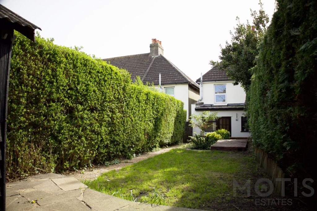 House in Folkestone, Cheriton - View 2
