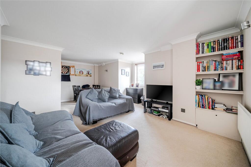 Apartment in Walton-on-Thames, Surrey - View 4
