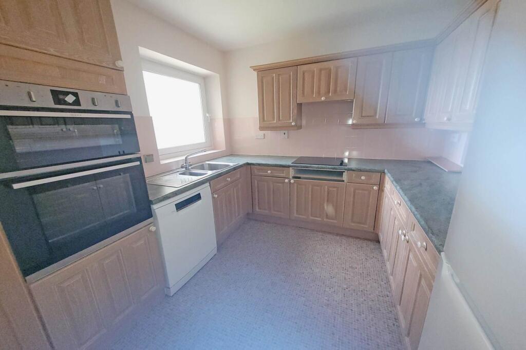 Apartment in Eastbourne, East Sussex - View 4
