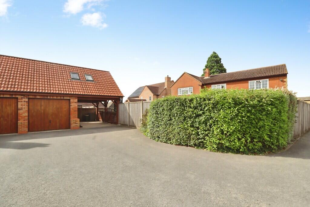 House in West Lindsey, Middle Rasen - View 4
