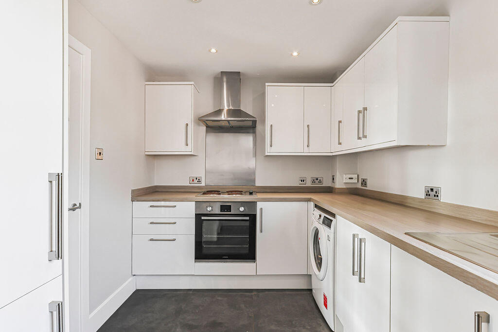 Bellevue Crescent , Southbourne photo 3
