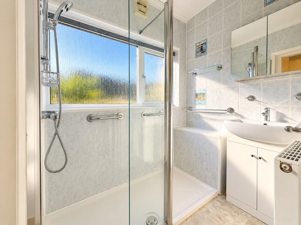 Apartment in Bexhill-on-Sea, Central - More
