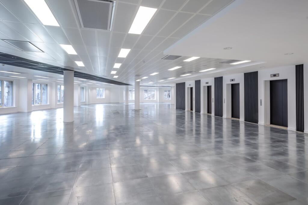 1 Kingsway 5th Floor 02.jpg