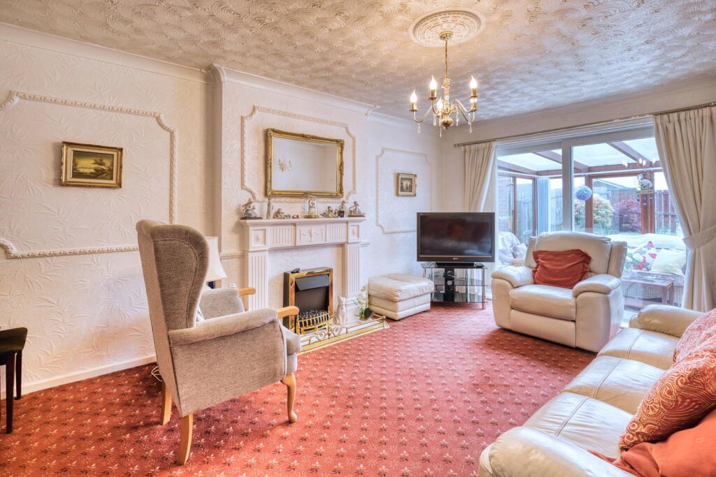 Ladyhaugh Drive, Whickham photo 4