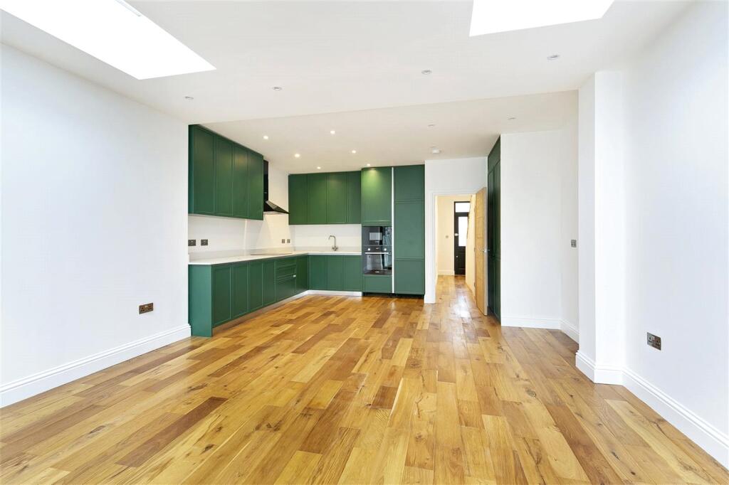 House in Twickenham - More