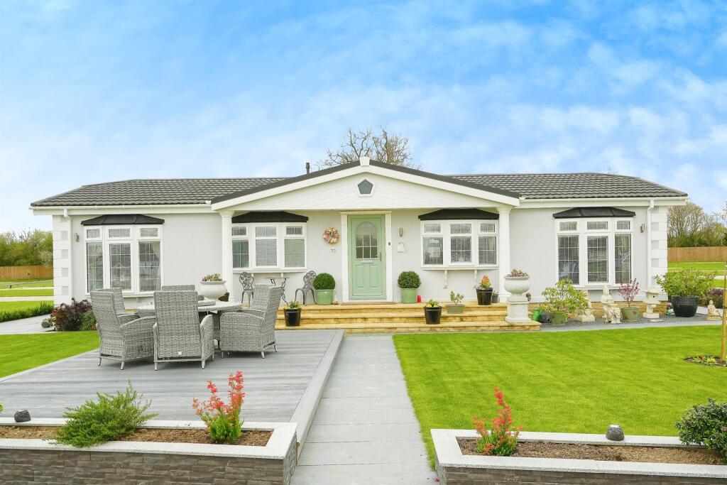 Main image of property: Heathfield, Bletchingdon, Kidlington