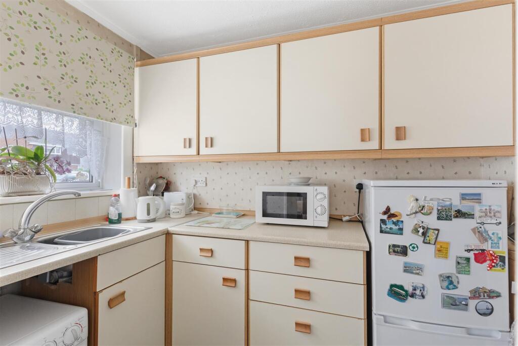 Lakeside Close, Thrapston, Kettering - View 3