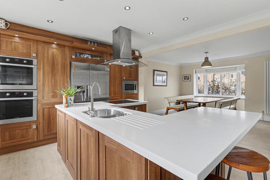 Spinners Way, Lower Hopton, Mirfield photo 4