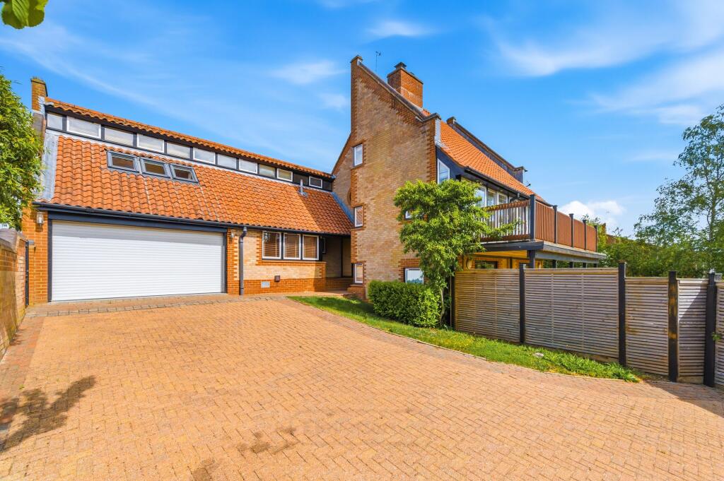 House in Milton Keynes, Great Linford