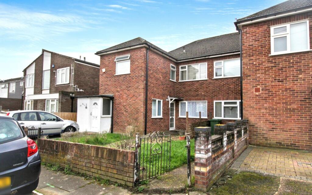 Main image of property: 8 Essex Close, Romford, RM7 8BD