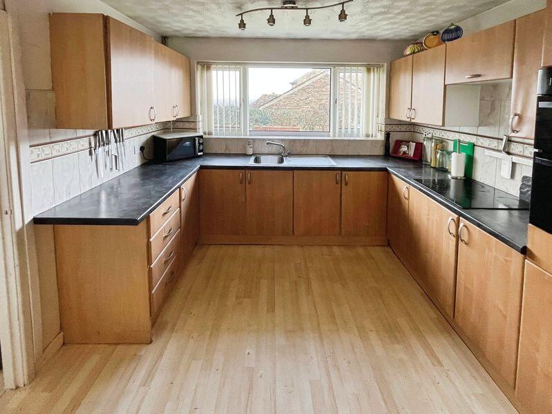 Appledore Drive, Harwood photo 3