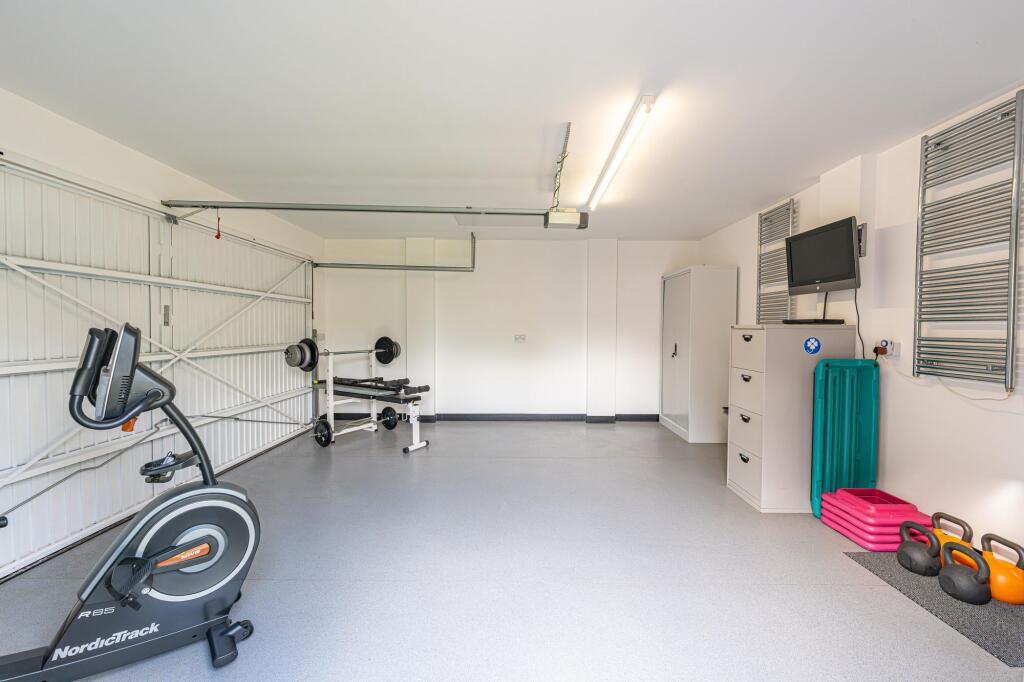 House in Newport, Llantarnam - More