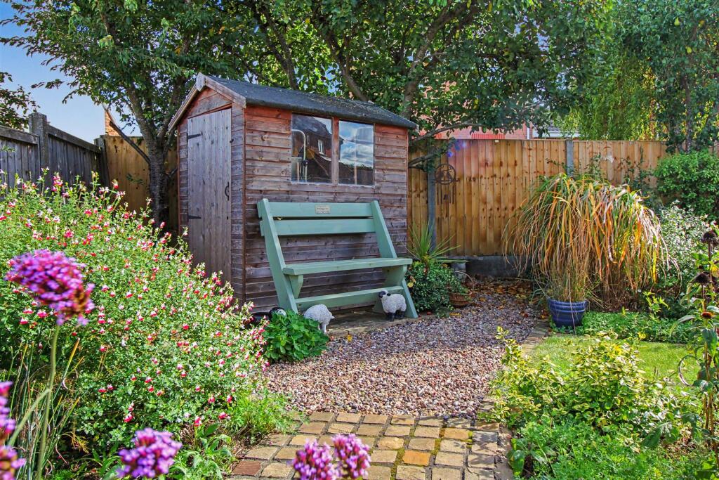 House in Northampton, Thrapston - More