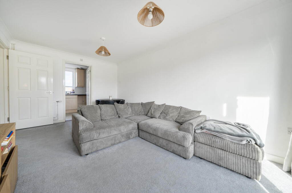 Apartment in Huntingdonshire, Loves Farm, St Neots - View 5