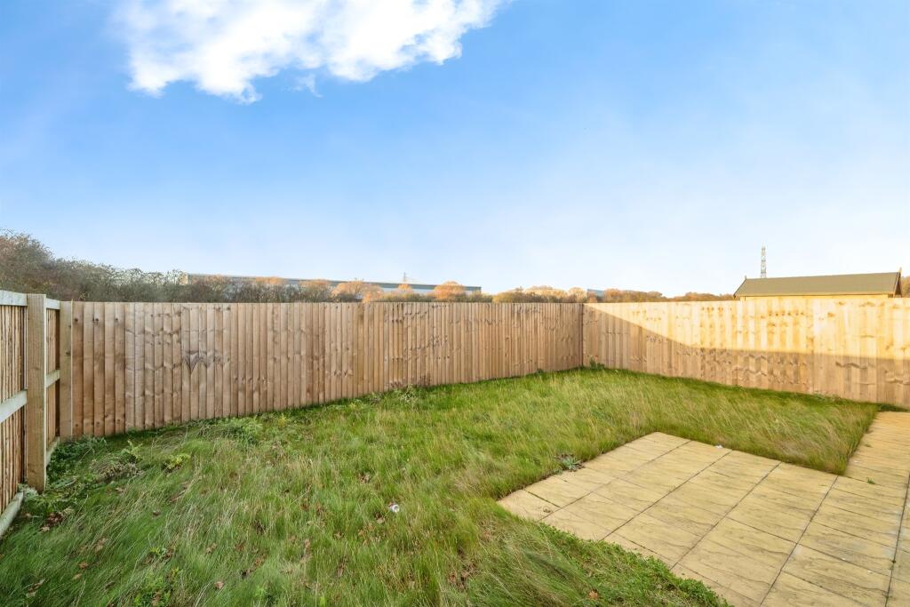 Robin Hood Grove, Thorne, Doncaster photo 2