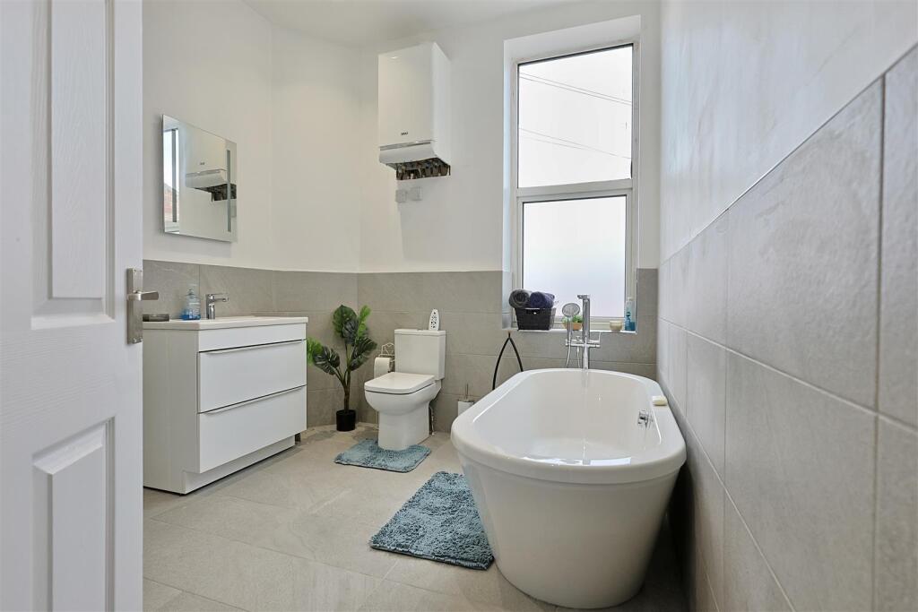 Apartment in Newcastle upon Tyne, South Gosforth - View 3
