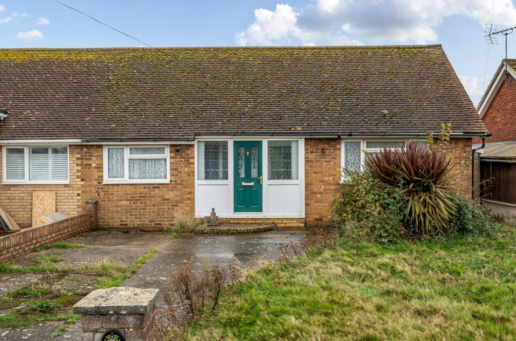3-bed semi-detached on Manor Lane, Selsey, PO20, £285,000