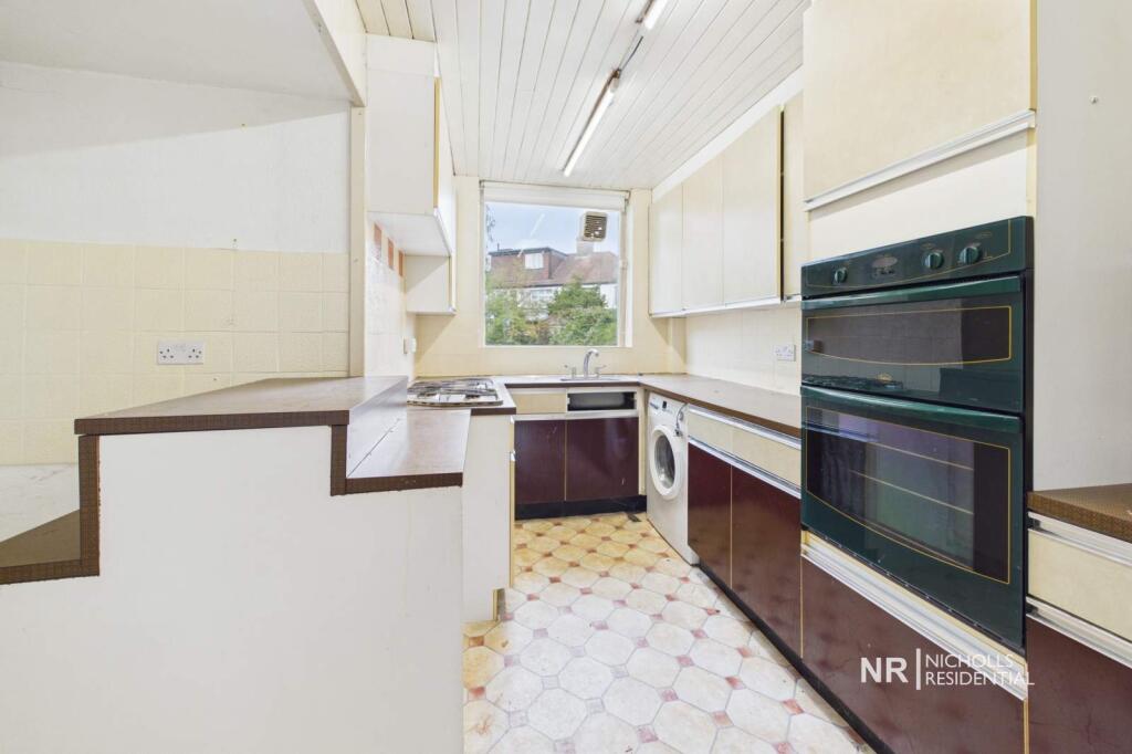 House in Sutton - View 4