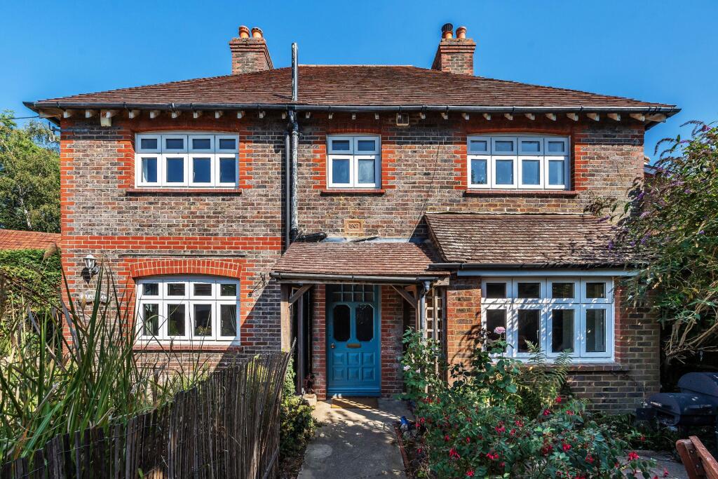 Main image of property: Hareshaw, The Platt, Lingfield