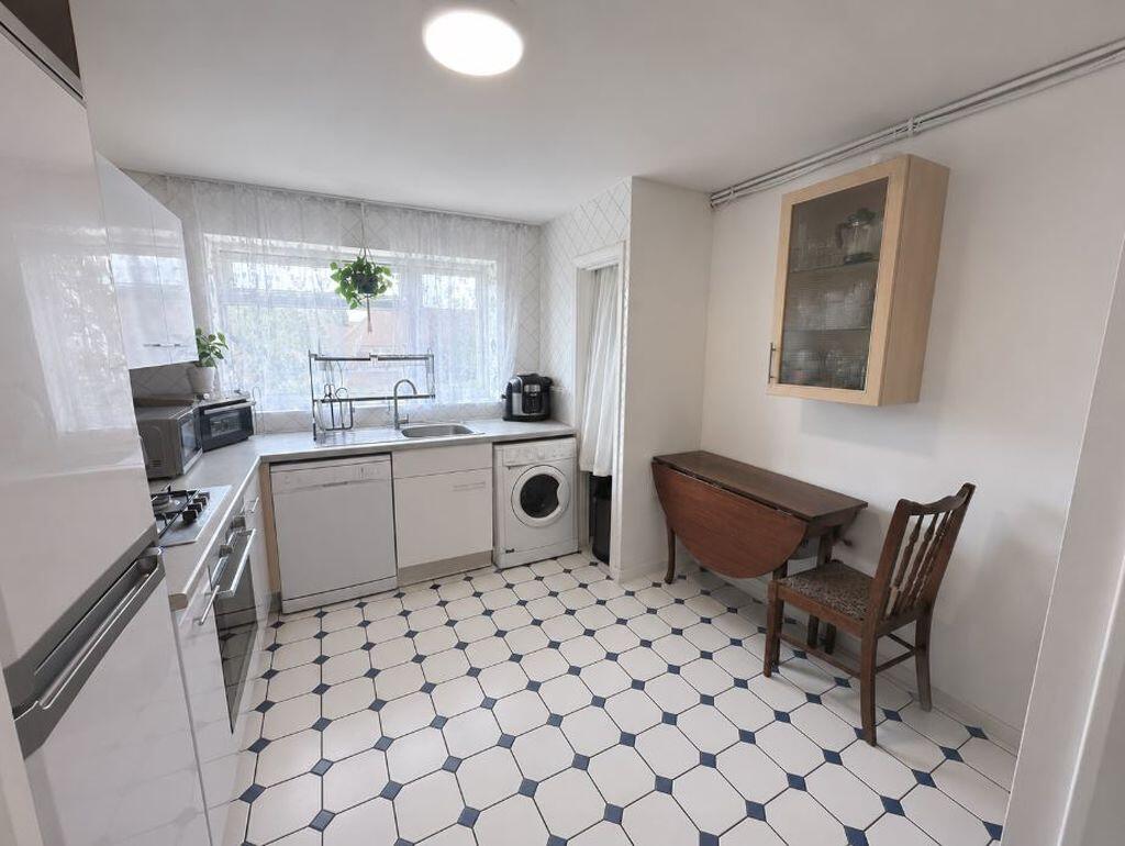 Apartment in London, Royal Borough of Kingston upon Thames - View 2